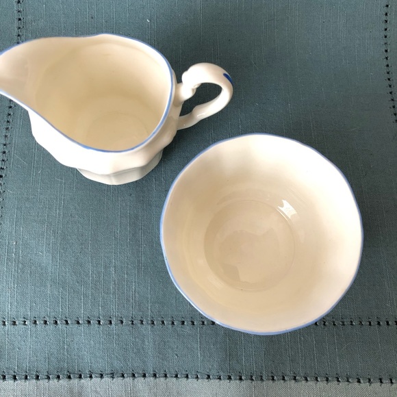 💜 3/$15 Vintage Adderley cream & sugar set - Picture 4 of 9